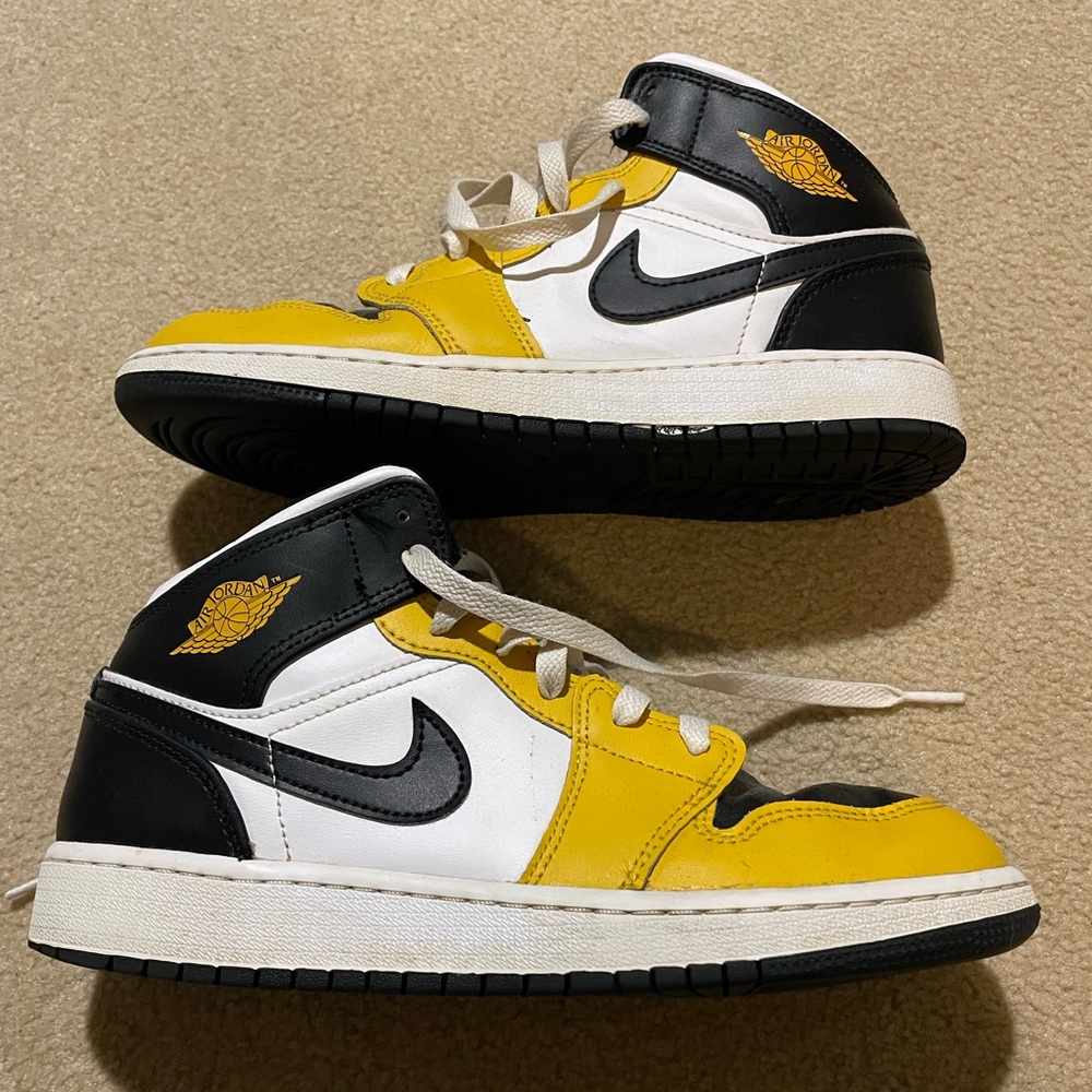 Nike Air Jordan 1 Mid Yellow Ochre/Black Youth Boys Size 6 Sneakers